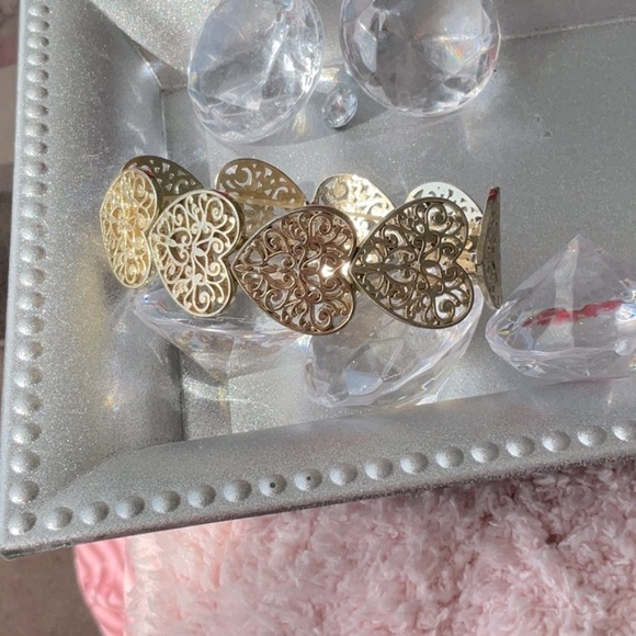 Beautiful vintage stretch bracelet gold-tone filagree hearts - Picture 2 of 2